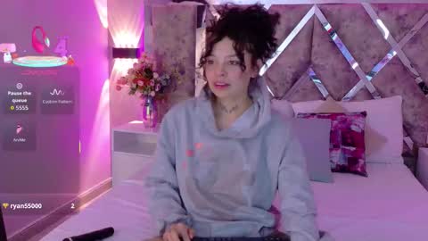 Snapshot of kathegomez_ chatting on 10/15/25, 02:22 KatheGomez online show from 10/15/25, 02:22