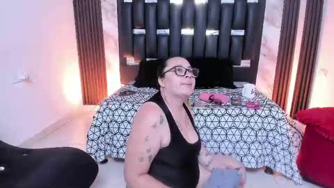 Snapshot of katherina_diaz chatting on 05/13/26, 02:42 Katherina online show from 05/13/26, 02:42