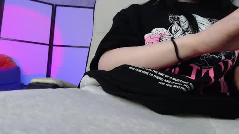 Snapshot of katherine_johnson chatting on 01/04/25, 01:42 katherine_johnson online show from 01/04/25, 01:42