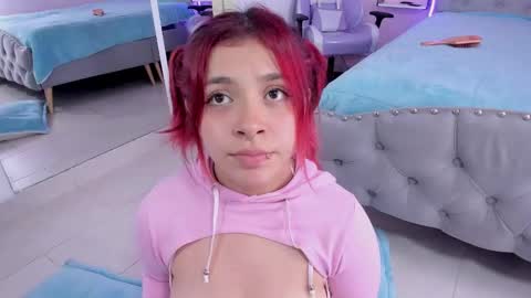 Snapshot of kathia_saenz chatting on 02/28/25, 07:05 Kathia  online show from 02/28/25, 07:05