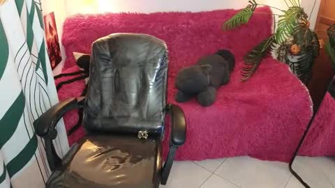 Snapshot of kathie_lozada chatting on 10/15/25, 05:51 kathie_lozada online show from 10/15/25, 05:51