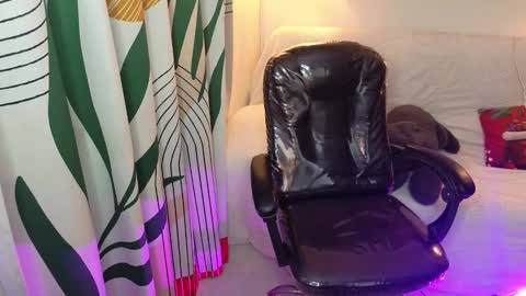 Snapshot of kathie_lozada chatting on 12/04/25, 04:33 kathie_lozada online show from 12/04/25, 04:33