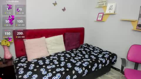 Paola online show from 10/08/25, 01:20