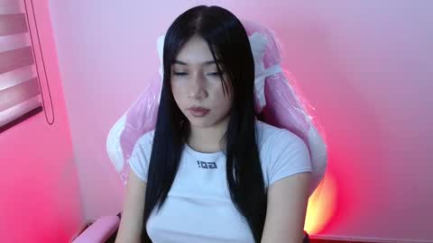 Snapshot of kathy_de chatting on 10/22/25, 05:56 kathy de online show from 10/22/25, 05:56