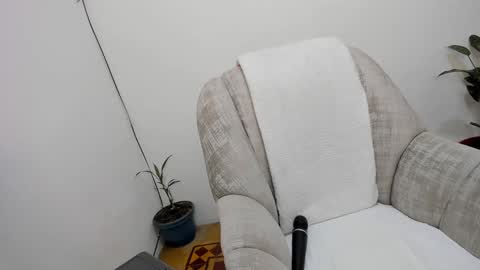 Snapshot of katia_12_ chatting on 12/30/24, 02:20 katia_12_ online show from 12/30/24, 02:20