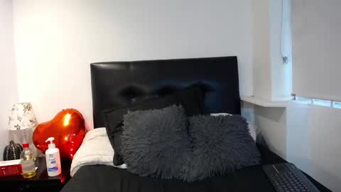 Snapshot of katia_bss chatting on 03/03/25, 02:48 katia_bss online show from 03/03/25, 02:48