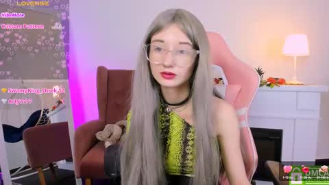 Snapshot of katia_kim chatting on 02/13/25, 11:28 Katia online show from 02/13/25, 11:28