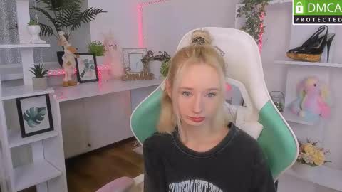 Snapshot of katia_kim chatting on 10/23/25, 05:51 Katia online show from 10/23/25, 05:51