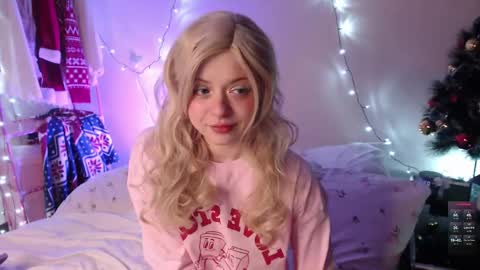 Snapshot of katie_deville chatting on 12/19/25, 12:06 Katie Deville online show from 12/19/25, 12:06