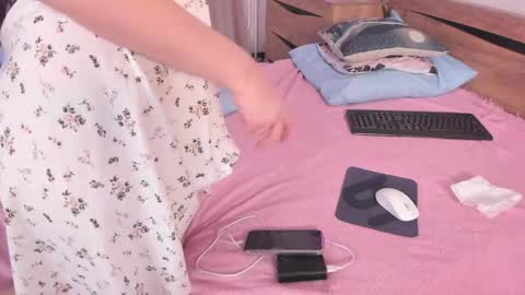 Kate online show from 05/19/26, 07:42