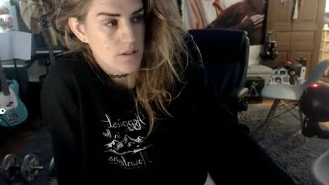 Katie online show from 11/12/25, 05:08