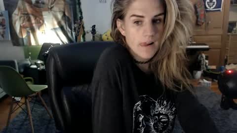 Snapshot of katiecutie_5 chatting on 07/23/26, 04:10 Katie online show from 07/23/26, 04:10
