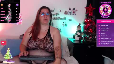 Snapshot of katiee_jones_ chatting on 11/13/25, 10:36 Katherine online show from 11/13/25, 10:36