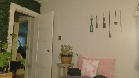 Kate online show from 11/20/25, 09:25