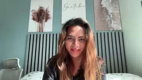 katiefrox  online show from 11/03/25, 12:24