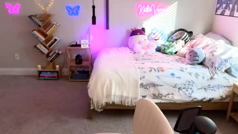 Katie Verona online show from 02/07/25, 09:37