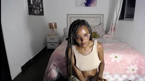 Snapshot of katitabonny chatting on 11/18/25, 03:45 katitabonny online show from 11/18/25, 03:45