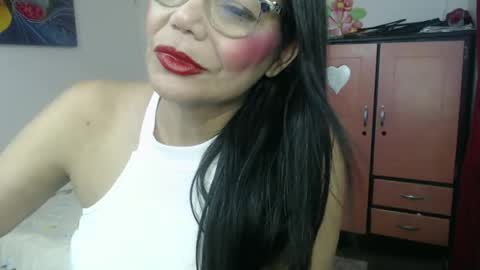 katiusca_horny2 online show from 04/01/26, 12:28