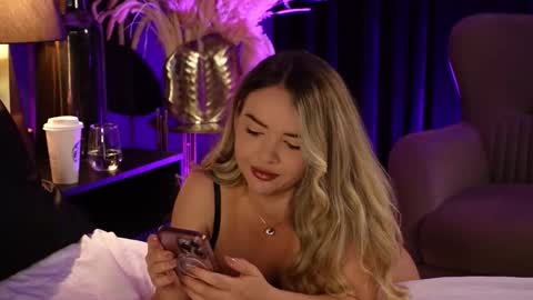 KatJolie online show from 09/10/25, 07:47