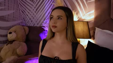 KatJolie online show from 10/21/25, 07:47