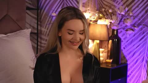 KatJolie online show from 11/25/25, 09:15