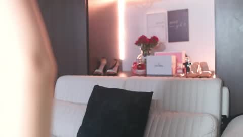 K A T L Y N  online show from 04/11/26, 06:01