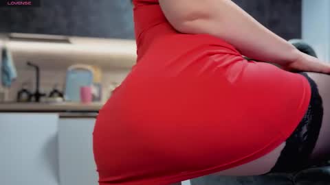 katniss_k online show from 11/23/25, 04:56