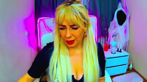 Snapshot of katrinacharm chatting on 10/10/25, 12:59 katrinacharm online show from 10/10/25, 12:59