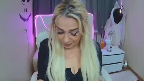 Snapshot of katrinacharm chatting on 10/11/25, 12:15 katrinacharm online show from 10/11/25, 12:15