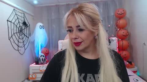 Snapshot of katrinacharm chatting on 10/13/25, 12:16 katrinacharm online show from 10/13/25, 12:16