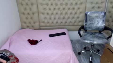 KatrinneHott online show from 11/29/25, 12:46