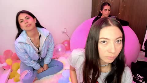 Snapshot of katrinrosex chatting on 12/11/24, 05:26 Katrin online show from 12/11/24, 05:26