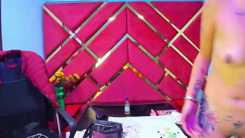 Snapshot of kattalella_luck chatting on 11/19/25, 03:28 kattalella luck online show from 11/19/25, 03:28