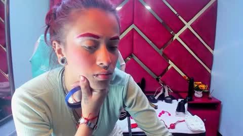 Snapshot of kattalella_luck chatting on 11/25/25, 04:01 kattalella luck online show from 11/25/25, 04:01