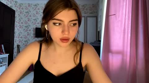 Molly online show from 06/07/26, 01:37