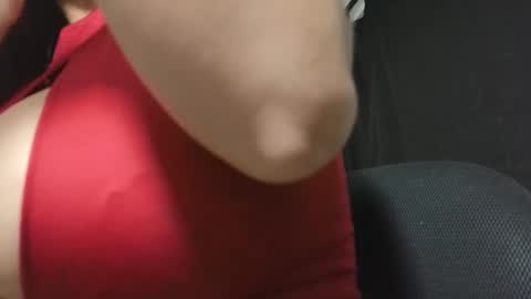 Snapshot of katty_bluntt chatting on 12/22/24, 04:17 Luu sell online show from 12/22/24, 04:17