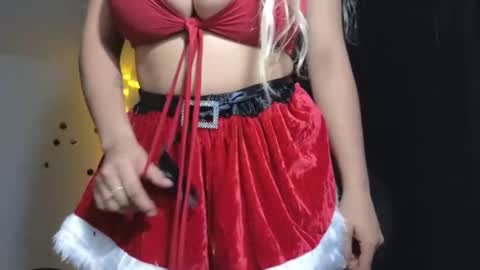 Snapshot of katty_bluntt chatting on 12/22/24, 07:22 Luu sell online show from 12/22/24, 07:22