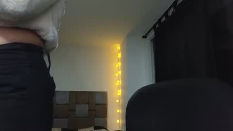 Snapshot of katty_bluntt chatting on 01/16/25, 02:51 Luu sell online show from 01/16/25, 02:51