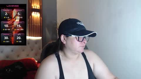 Snapshot of katty_findom_ chatting on 10/30/25, 01:01 katty online show from 10/30/25, 01:01