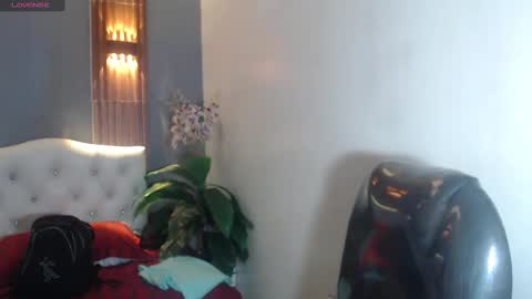 Snapshot of katty_findom_ chatting on 11/04/25, 12:48 katty online show from 11/04/25, 12:48