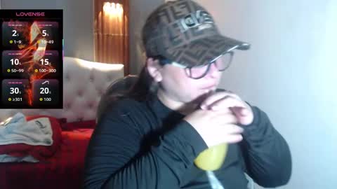 Snapshot of katty_findom_ chatting on 11/09/25, 12:47 katty online show from 11/09/25, 12:47