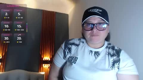 Snapshot of katty_findom_ chatting on 11/28/25, 12:30 katty online show from 11/28/25, 12:30