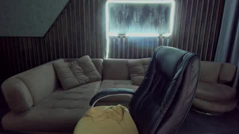 Katty online show from 12/18/25, 06:14