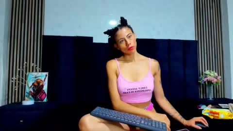 Snapshot of kattyslovan chatting on 10/24/25, 12:34 Kattyslovans online show from 10/24/25, 12:34