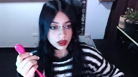 Snapshot of kattze chatting on 02/17/25, 03:25      online show from 02/17/25, 03:25