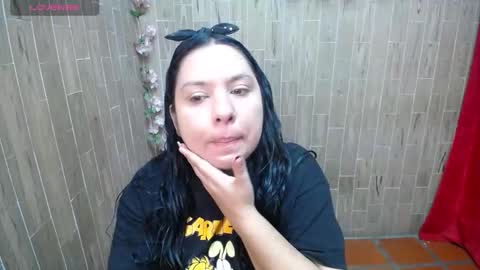 Snapshot of katy2425 chatting on 11/18/25, 01:00 Katy online show from 11/18/25, 01:00