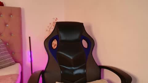 Snapshot of katy_van chatting on 02/27/25, 08:50 Katy Van online show from 02/27/25, 08:50