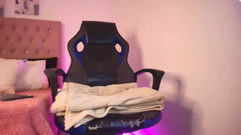 Snapshot of katy_van chatting on 03/06/25, 05:14 Katy Van online show from 03/06/25, 05:14