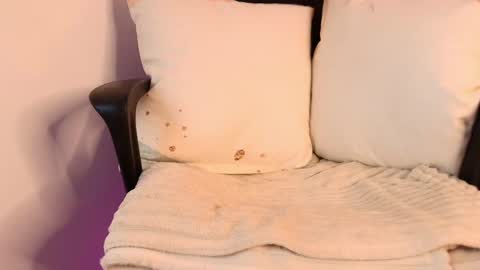 Snapshot of katy_van chatting on 03/11/25, 05:05 Katy Van online show from 03/11/25, 05:05