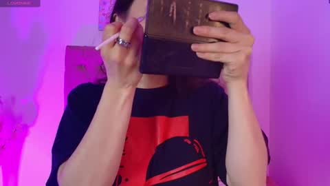 Snapshot of katy_van chatting on 09/19/25, 04:14 Katy Van online show from 09/19/25, 04:14